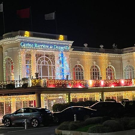 Le Deauvillais Deauville Bagian luar foto