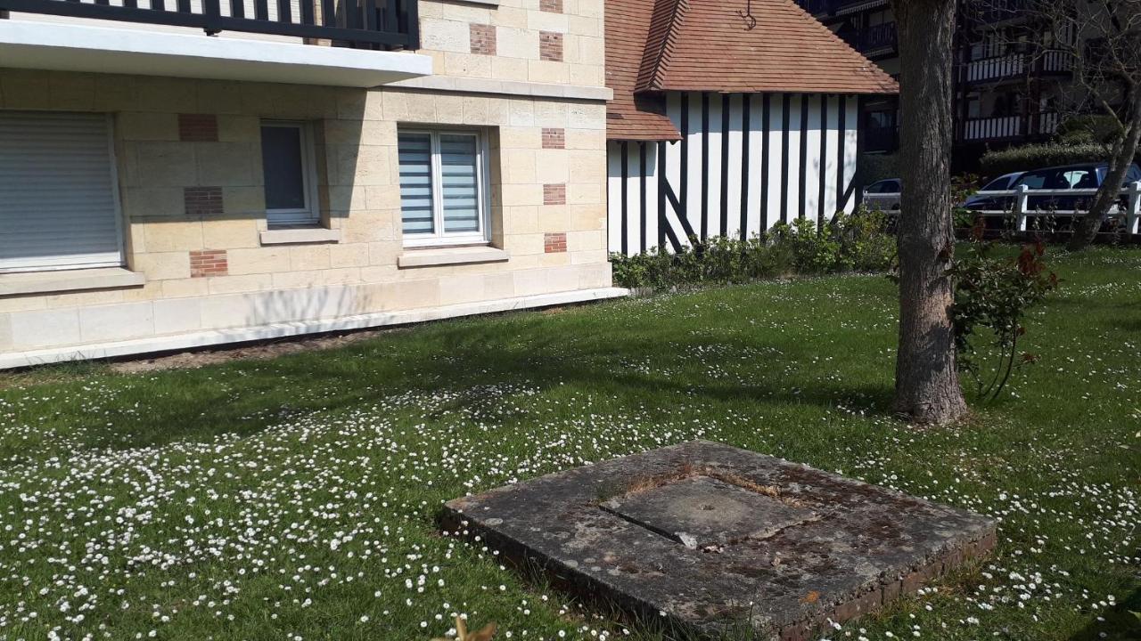 Le Deauvillais Deauville Bagian luar foto