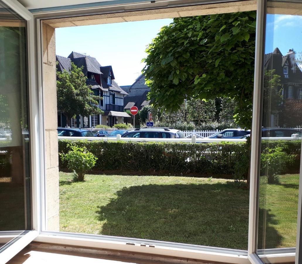 Le Deauvillais Deauville Bagian luar foto